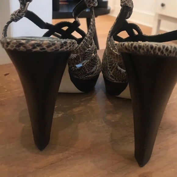 Marc Fishers Snakeskin 4 1/2 Heels Size 8 M - Picture 9 of 10